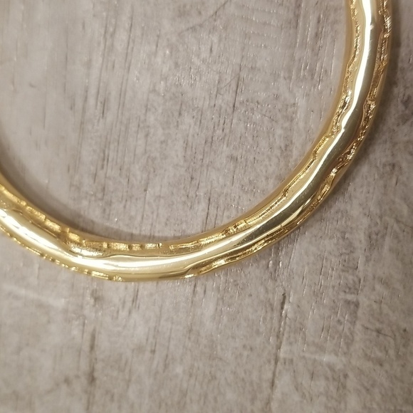 💕TRINA TURK💕 Textured Gold Bangle Bracelet NWT - Picture 4 of 11